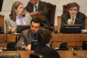   Postergan votación de proyecto sobre tribunales laborales tras áspero debate sobre nominación de Director de Gendarmería